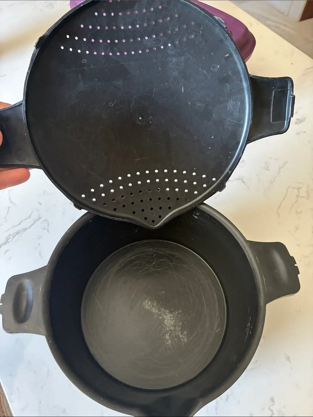 Pampered Chef Black Vented Microwave steamer